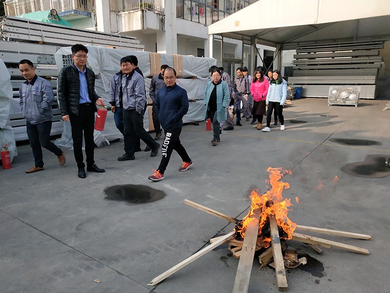 華燁參加消防培訓(xùn)..jpg 華燁參加消防培訓(xùn)..jpg