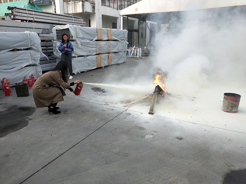 華燁參加消防培訓(xùn)..jpg 華燁參加消防培訓(xùn)..jpg