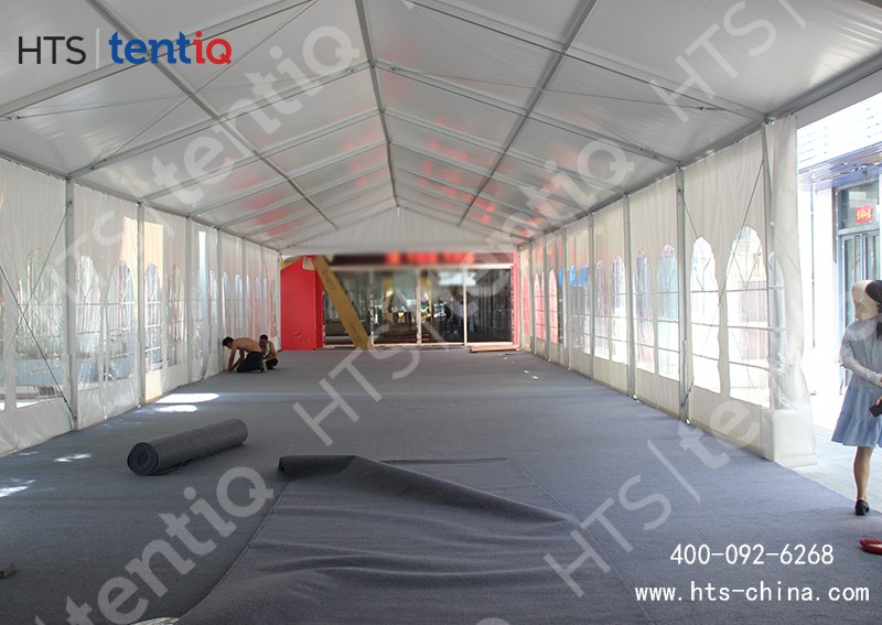 傳統(tǒng)建筑搭配篷房,用作超市門口走廊為顧客提高購物體驗 傳統(tǒng)建筑搭配篷房,用作超市門口走廊為顧客提高購物體驗