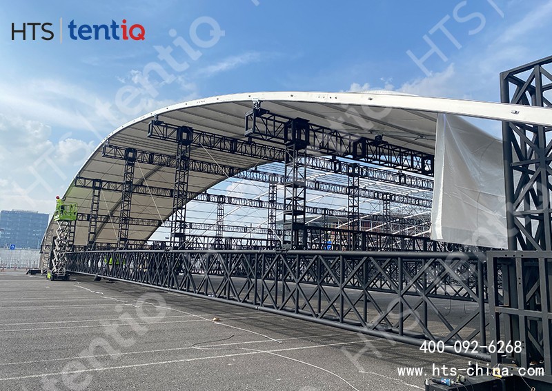 篷房和桁架結合方案高度可達14米,頂部可承受幾百公斤的燈光設施 篷房和桁架結合方案高度可達14米,頂部可承受幾百公斤的燈光設施