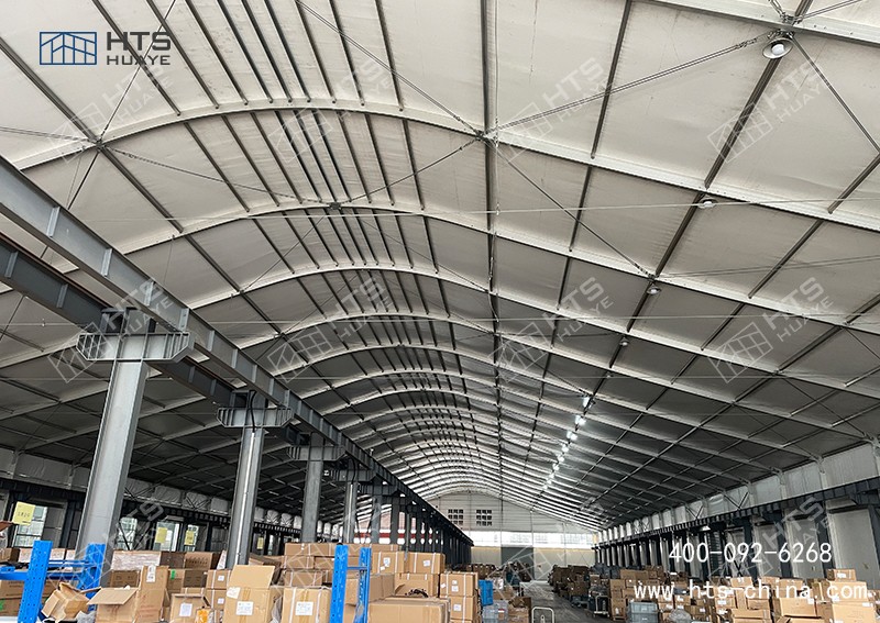 工廠可拆卸篷房在工廠內進行預生產，現場拼裝