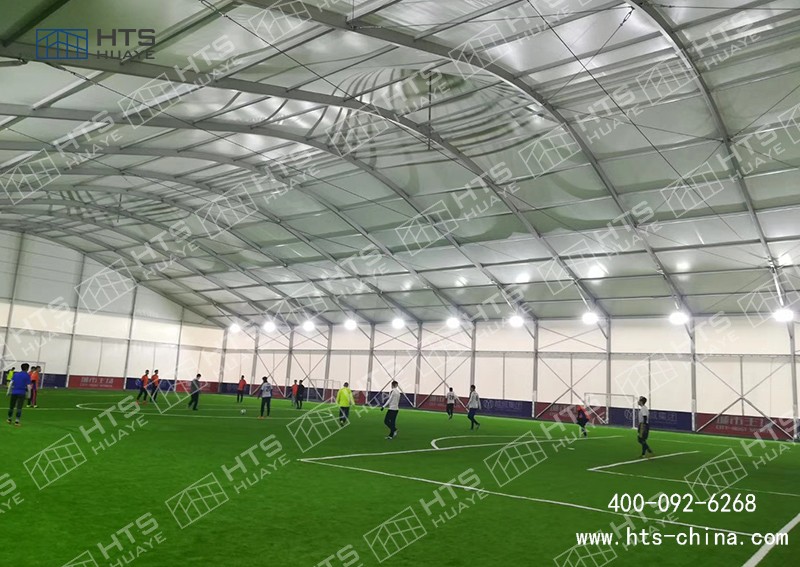 足球館篷房讓“家門口”的公共場地多起來 足球館篷房讓“家門口”的公共場地多起來